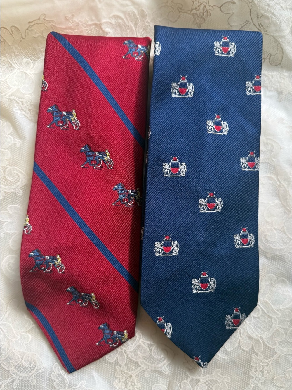 Vtg Curated Old Money Duo Neck Ties Navy Crest & Red Carriage Equestrian Retro - Picture 12 of 12